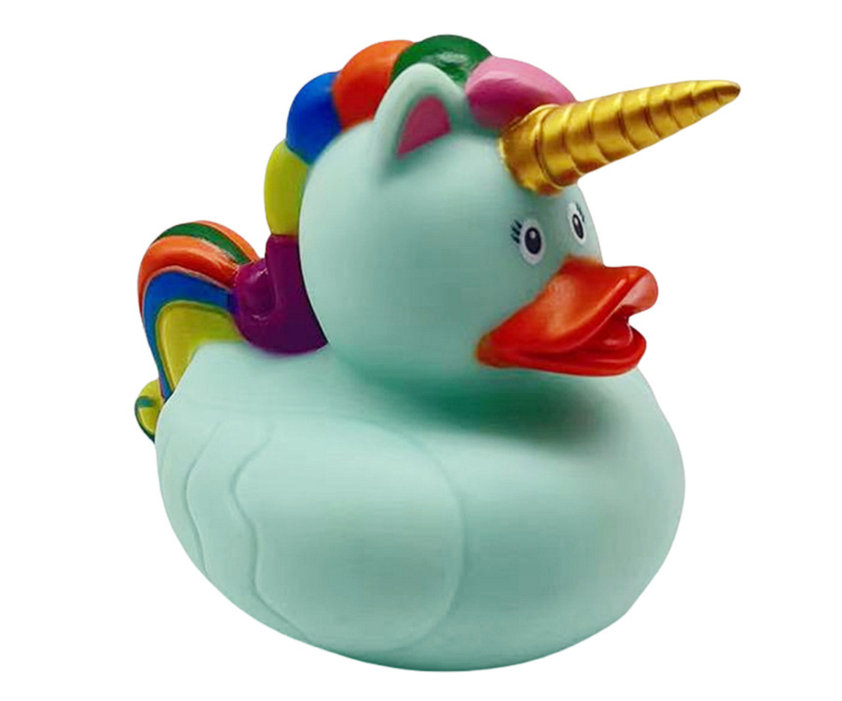 Maagiline vannipart ükssarviku sarve ja värvilise sabaga.