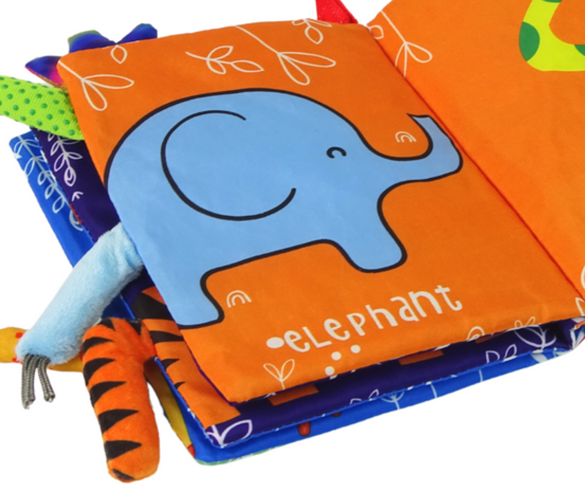 Avatud raamat erinevate tekstuuride ja loomapiltidega sisulehekülgedel.