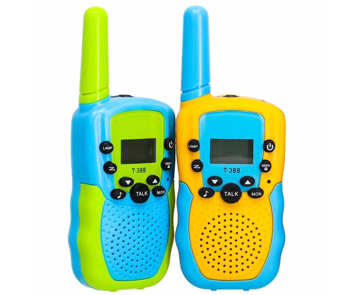 Laste raadiosaatjate komplekt – 2tk, näidates kahte raadiosaatjat koos minu- ja rääkimisfunktsioonidega.