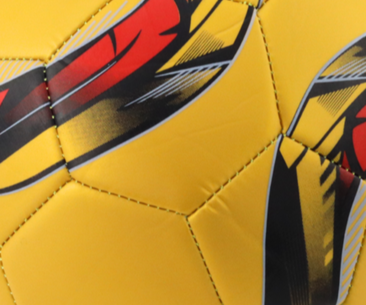 Lähivõte jalgpalli värviline – suurus 5 (24cm) disainielementidest