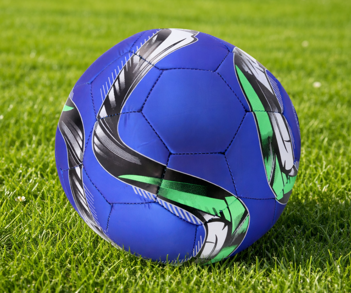 Jalgpall 24 cm suurus 5 erksa rohelise värvi ja mustriga