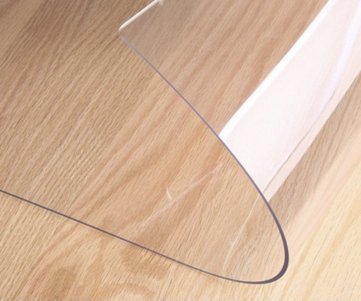 PVC lauakaitsematt kontorilauale või kodusele tööpinnale.