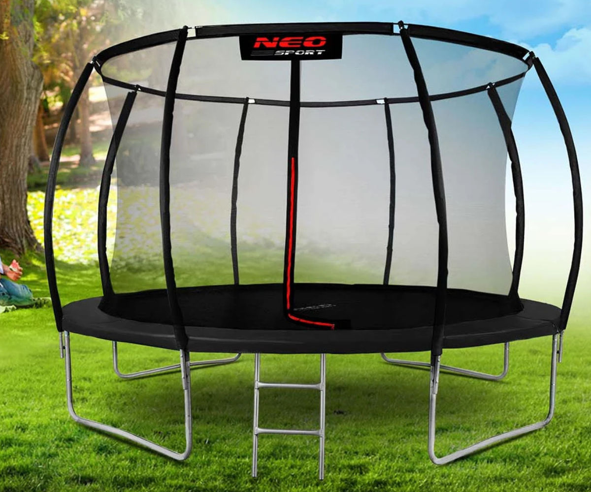 Neo-Sport aiabatuut 435 cm sisemise turvavõrgu ja redeliga.