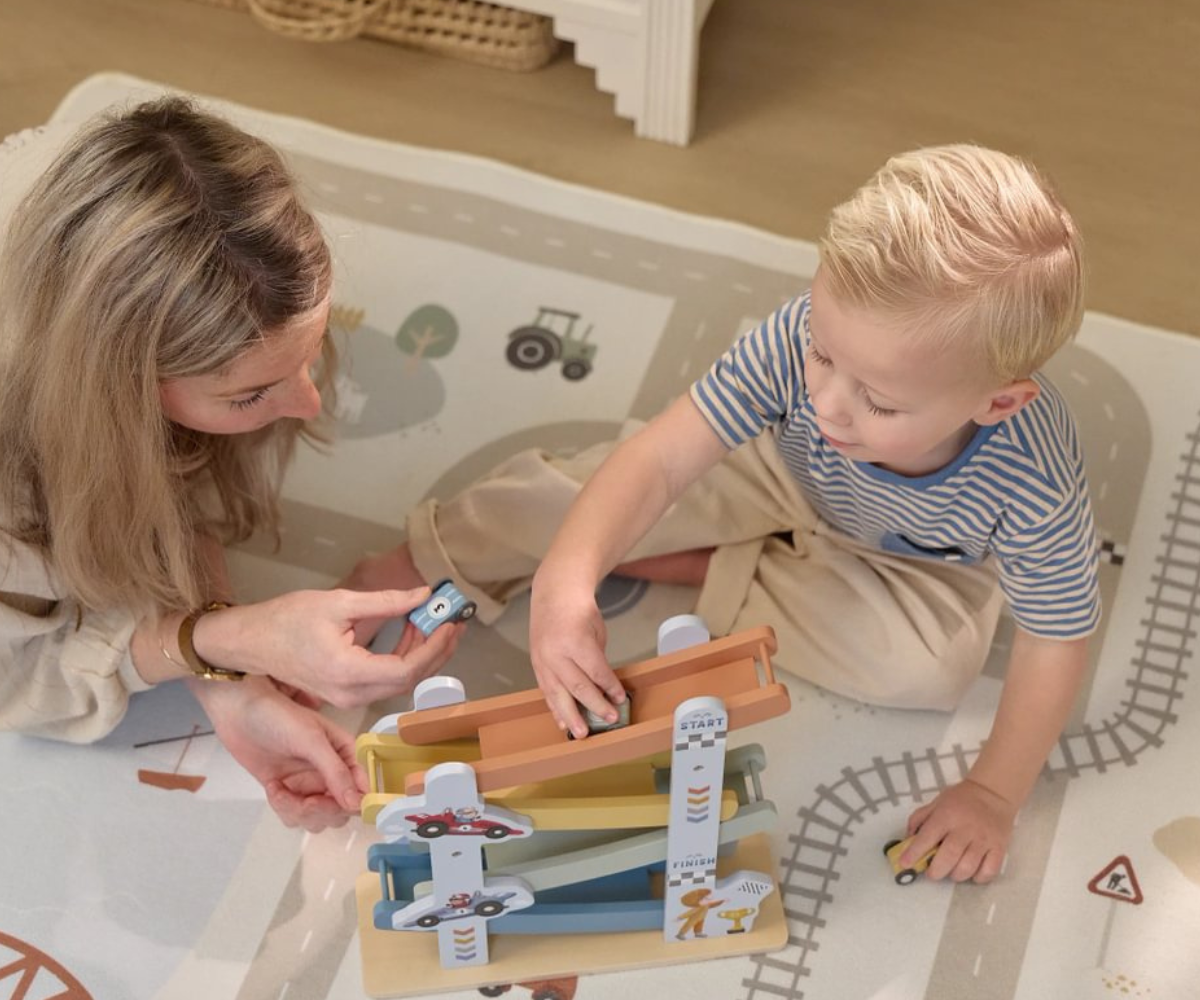 FSC puidust rallirada lastele koos 4 võidusõiduautoga