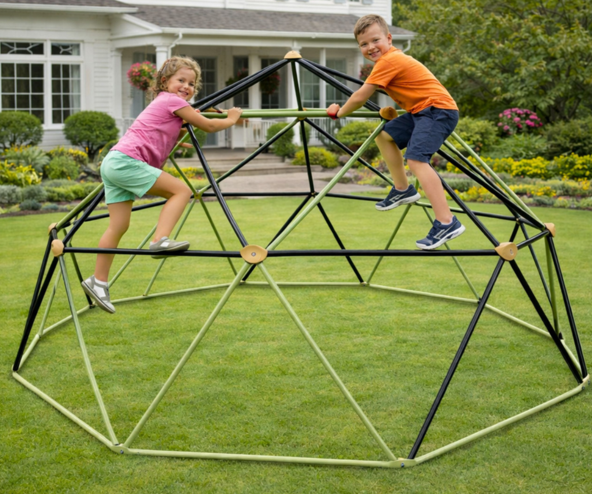 Grafiitiroheline ronimiskuppel mänguväljakule ja aeda