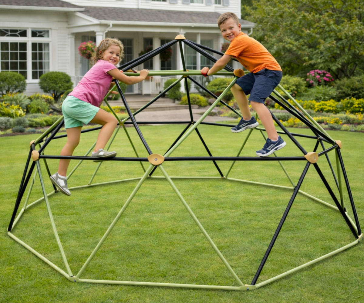 Grafiitiroheline ronimiskuppel mänguväljakule ja aeda