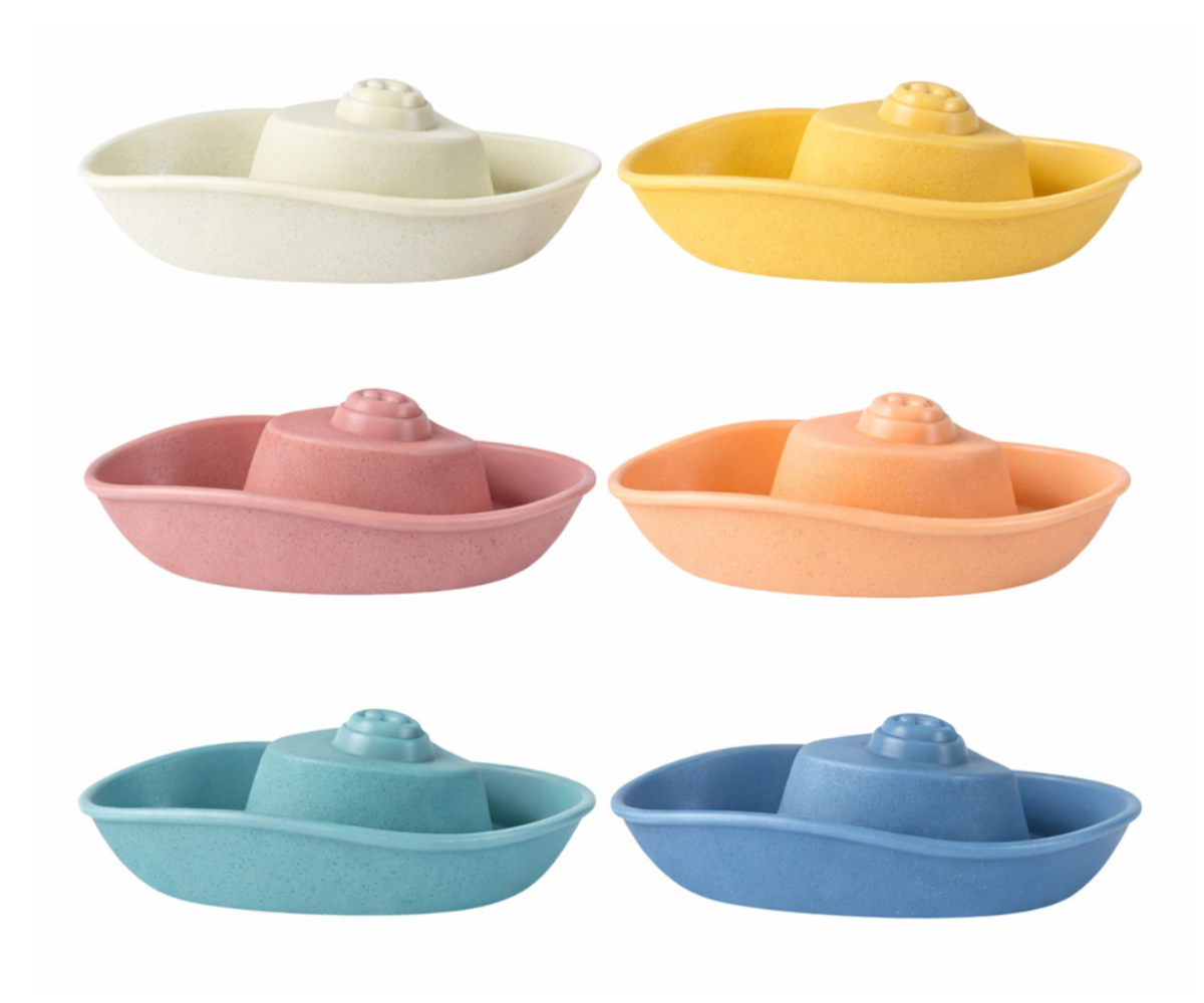 13-osaline vannimänguasjade komplekt veepritsivate loomade ja laevadega