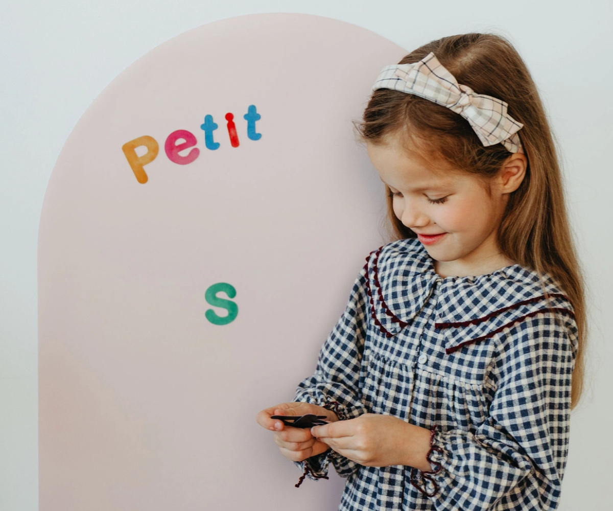 Petit Tableau heleroosa magnettahvel lastetuppa