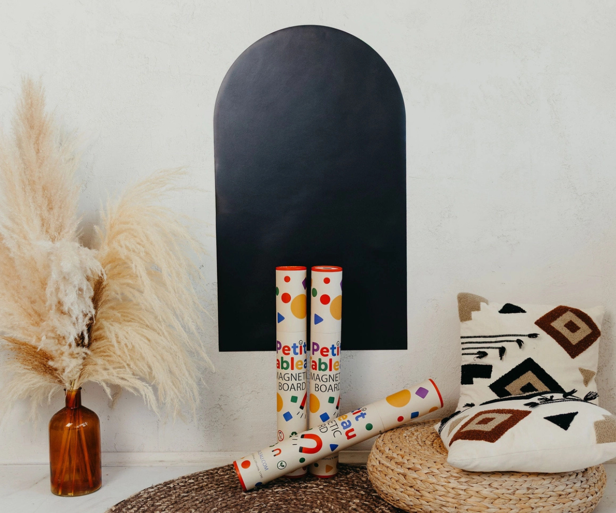 Magnetiline seinatahvel lastele kaarjas must