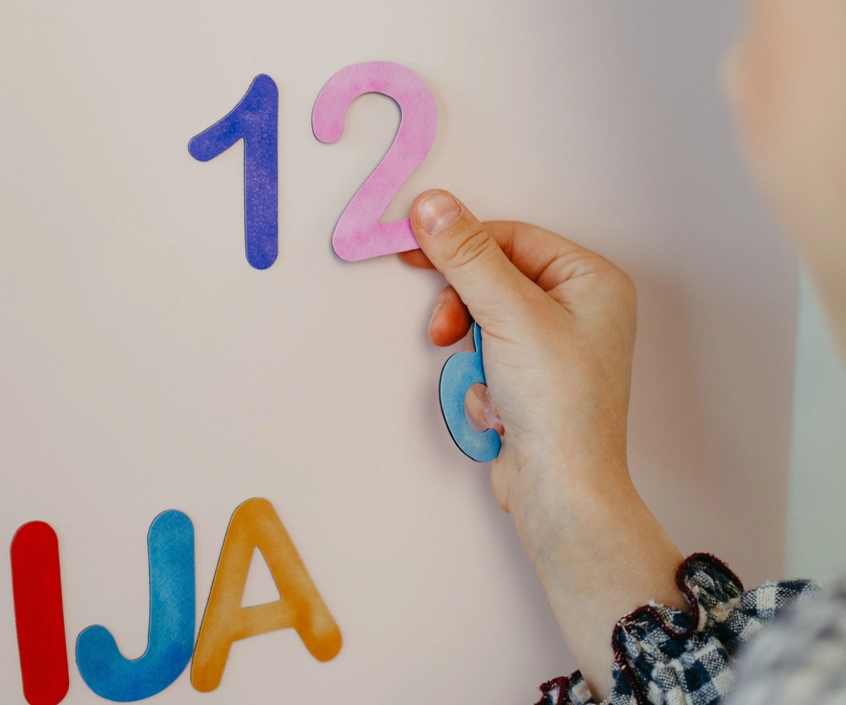 Õppemäng magnetnumbritega matemaatika harjutamiseks