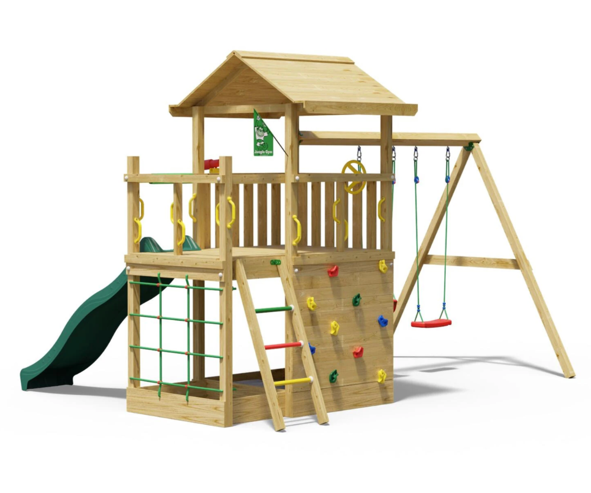 Laste mängukeskus kiikede ja liumäega aias