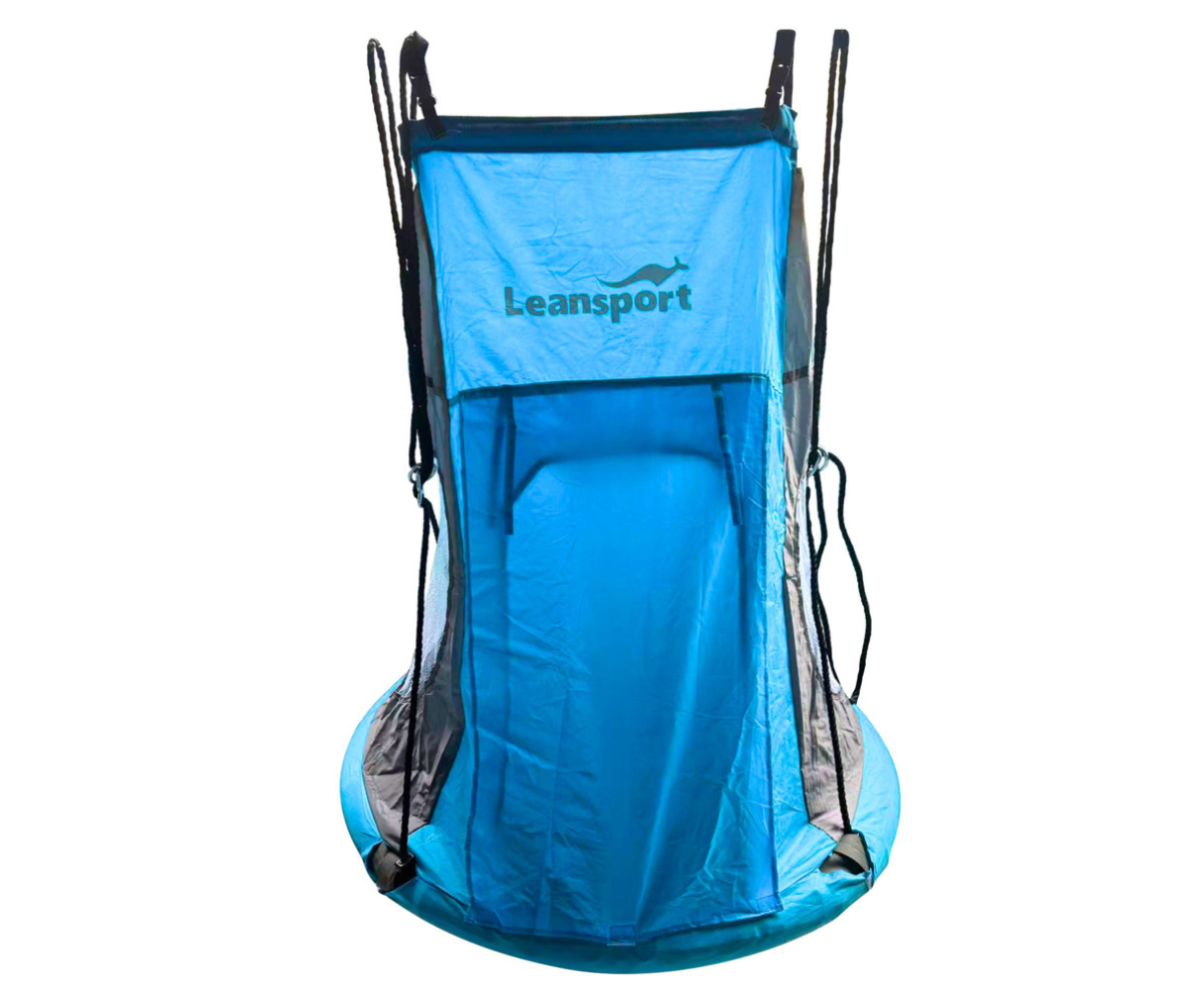 Pesakiige kate akende ja takjakinnitusega sissepääsuga