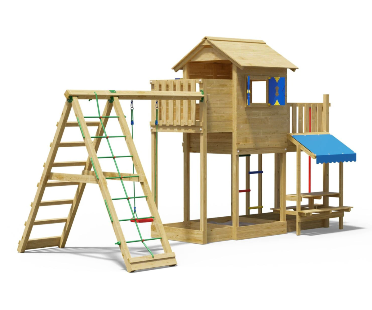 Puidust tornmängumaja liumäe ja ronimisvõrguga lastele