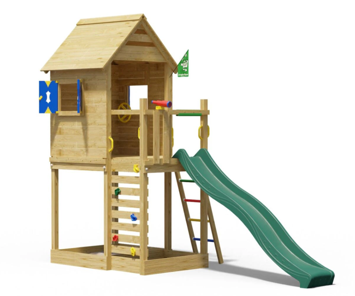 Mängumaja aeda integreeritud liivakasti ja liumäega