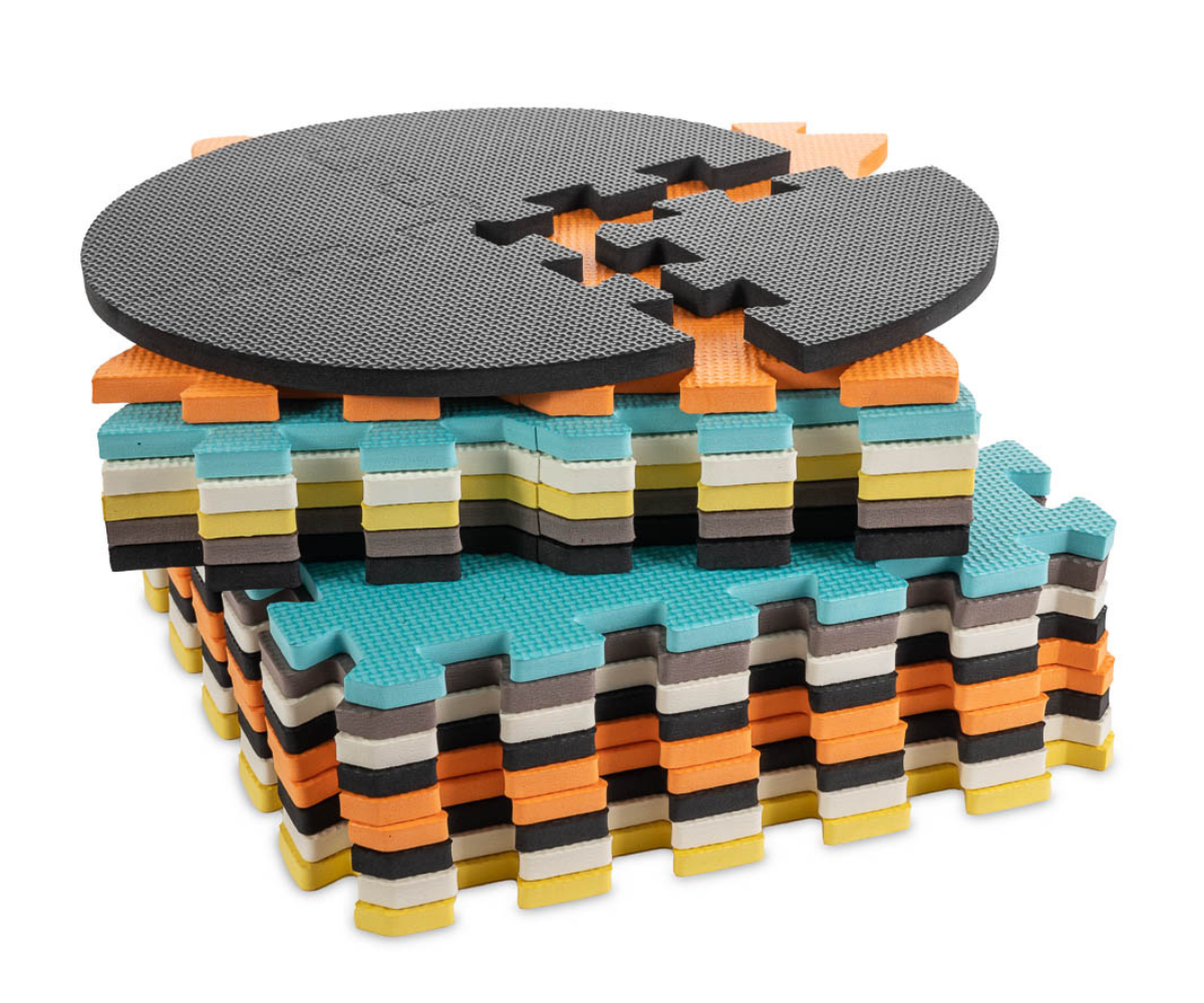 Laste mänguala puslematiga ja piirdega