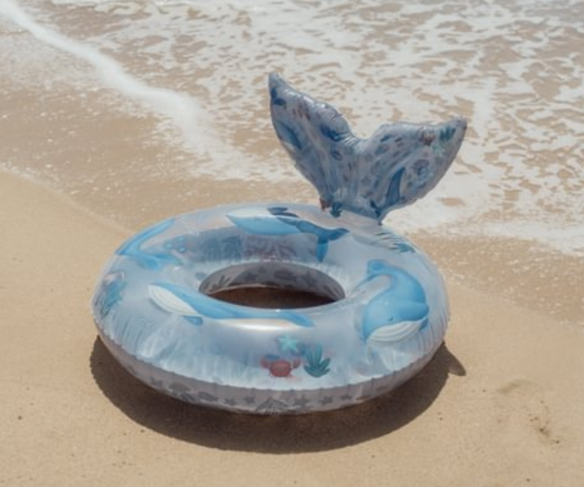 Ocean World vaalasabaga ujumisrõngas rannale ja basseini 🏖️🐠