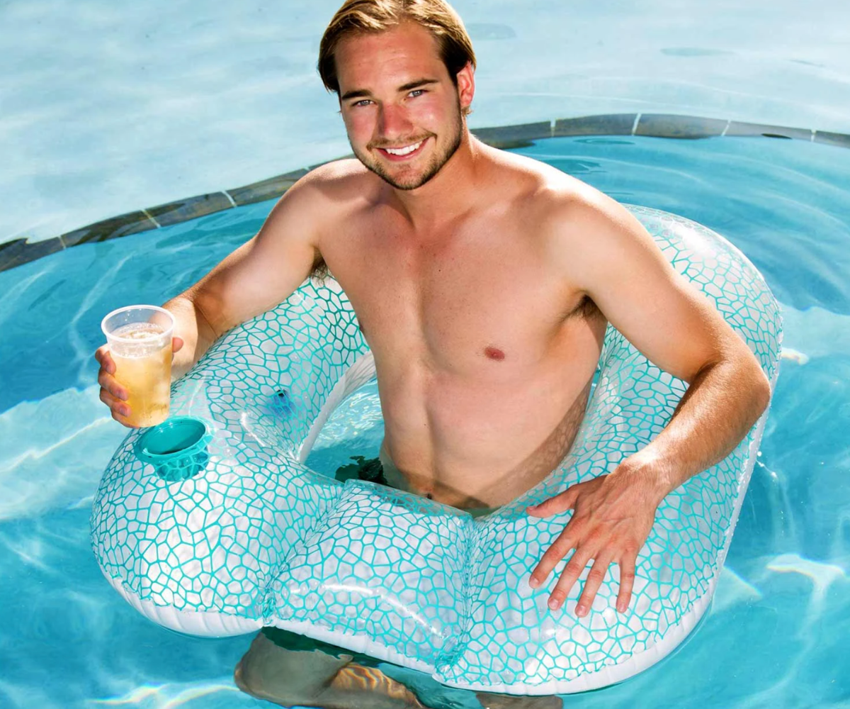 Sisseehitatud joogihoidja lõõgastumiseks vee peal 🍹🏖️