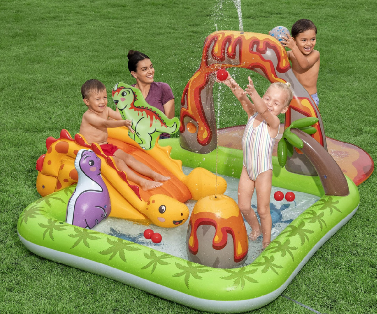 Vastupidavast PVC-materjalist valmistatud veemängukeskus on turvaline, vastupidav ja sobib lastele alates 2. eluaastast 💚👶