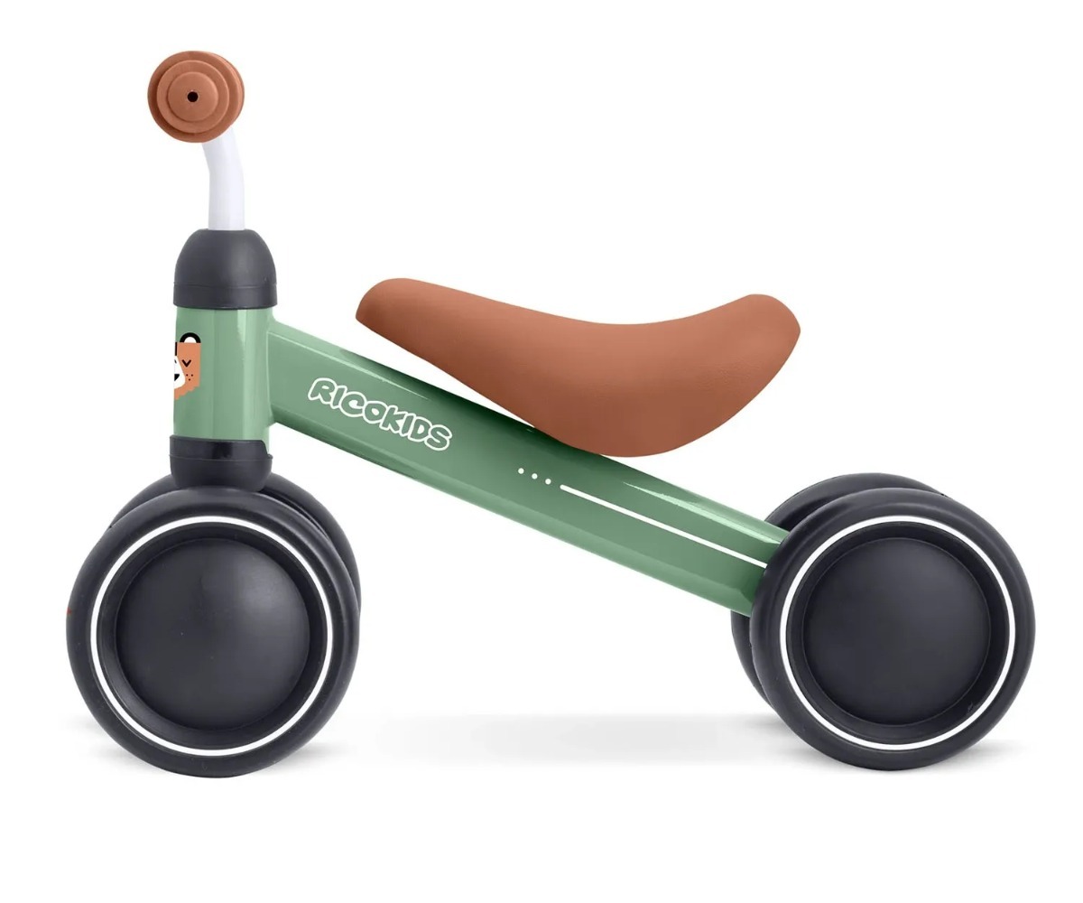 Kolmerattaline jooksuratas Ricokids - esimene tasakaaluratas (1+) külgvaates, näidates selle disaini.