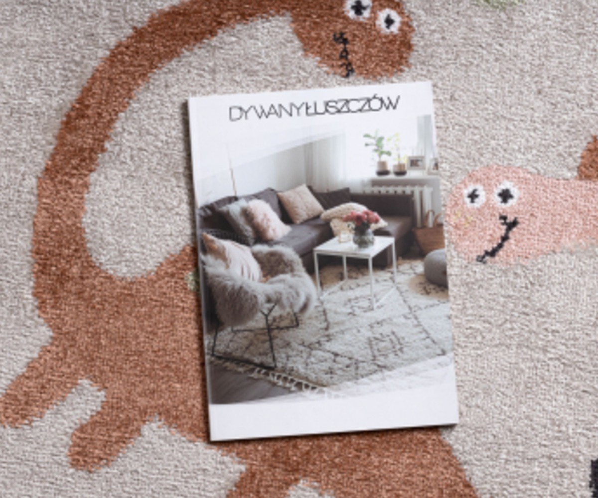 Kataloog koos lastetoa vaiba FUN Dino – beež illustratsiooniga, dinosaurused ja loomulikud mustrid