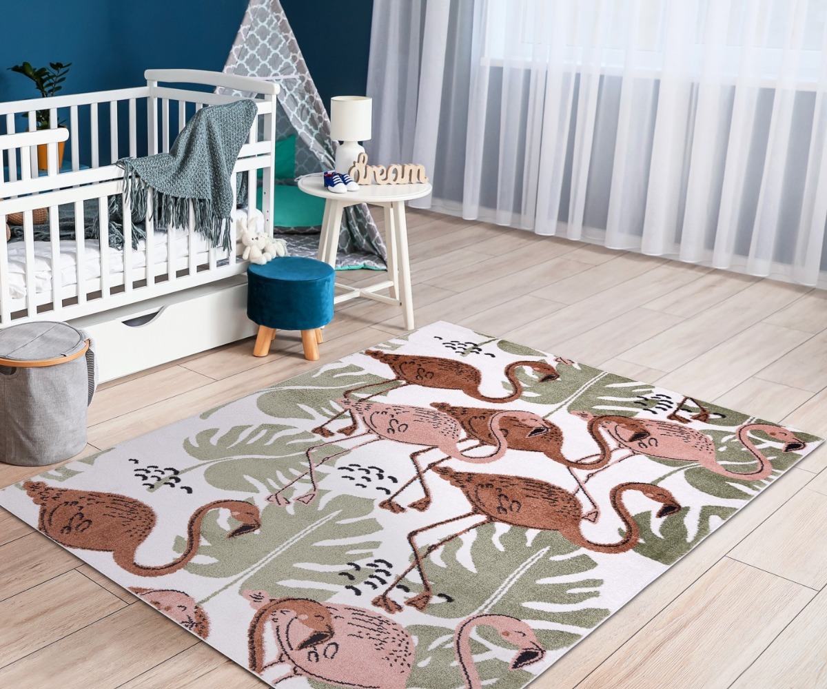 Lastetoa vaip FUN Flamingo – kreemjas, flamingode muster ja dekoratiivne element.