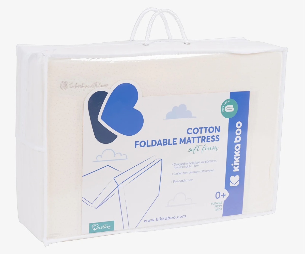 Kokkupandav reisimadrats Airknit White 60×120×5cm, pakendatud ja transportimiseks valmis.