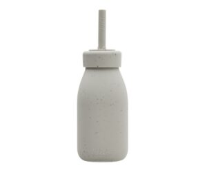 Laste joogipudel kõrrega Sand 200ml (1,5+), halli värvi silikoonmaterjalist pudel