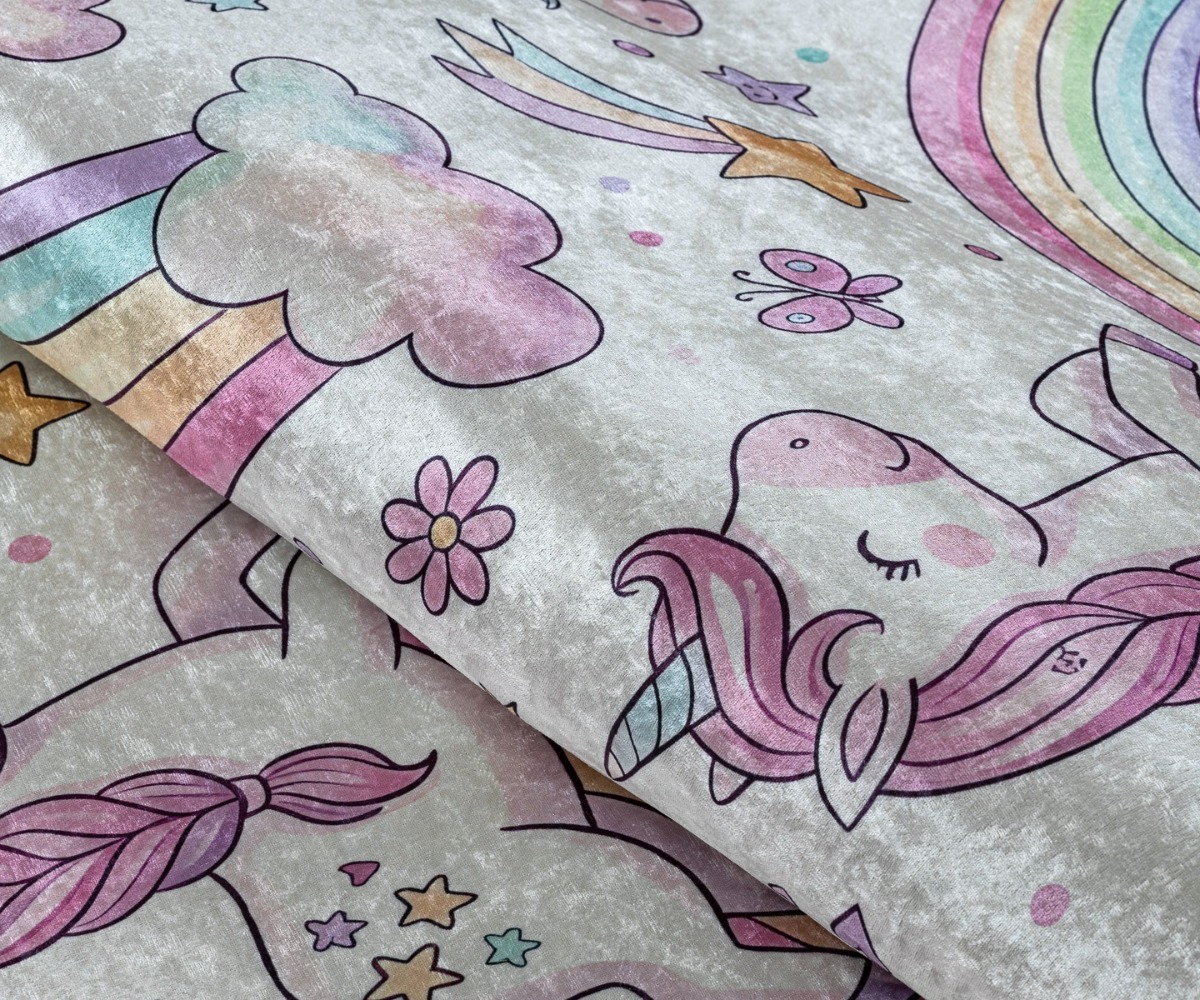 Lastetoavaip BAMBINO Ükssarviku maa lähedalt, detailid ja värvikus