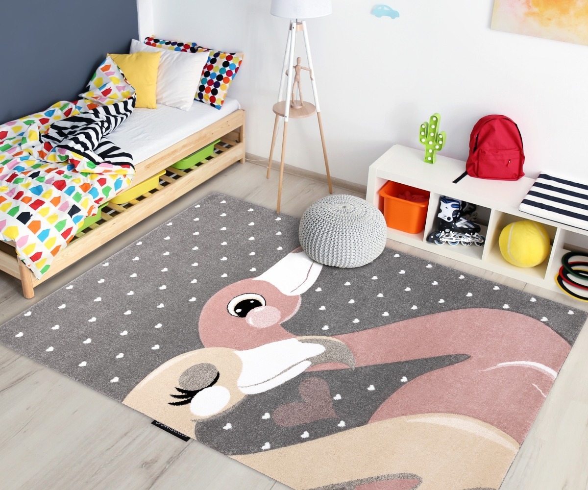 Lastetoavaip PETIT Flamingod ja südamed - hall, kujundusega laste magamistoas