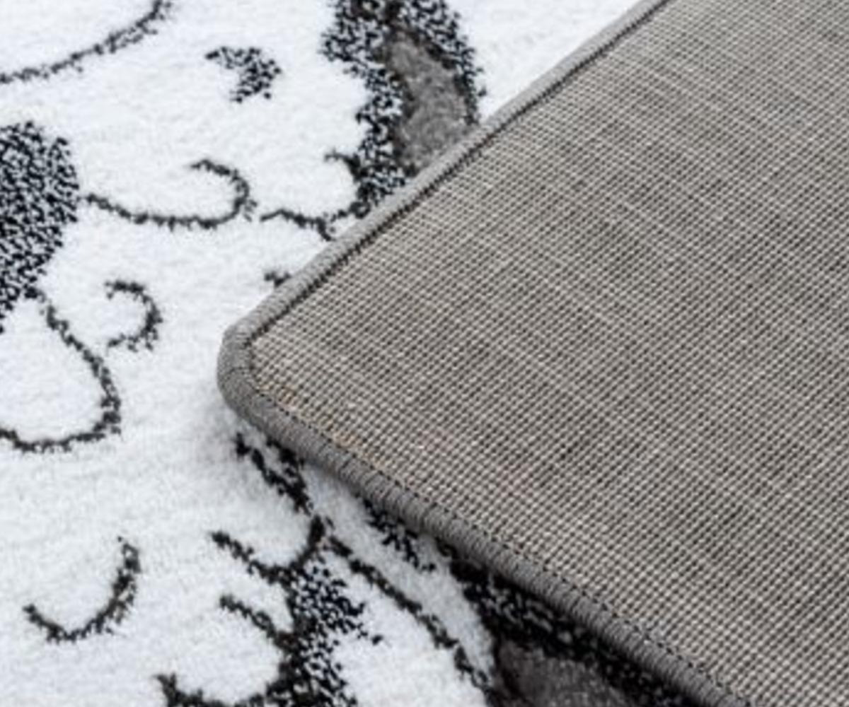 Rug's edge detail of lastetoavaip PETIT Pony – hall, showcasing its high-quality finish.