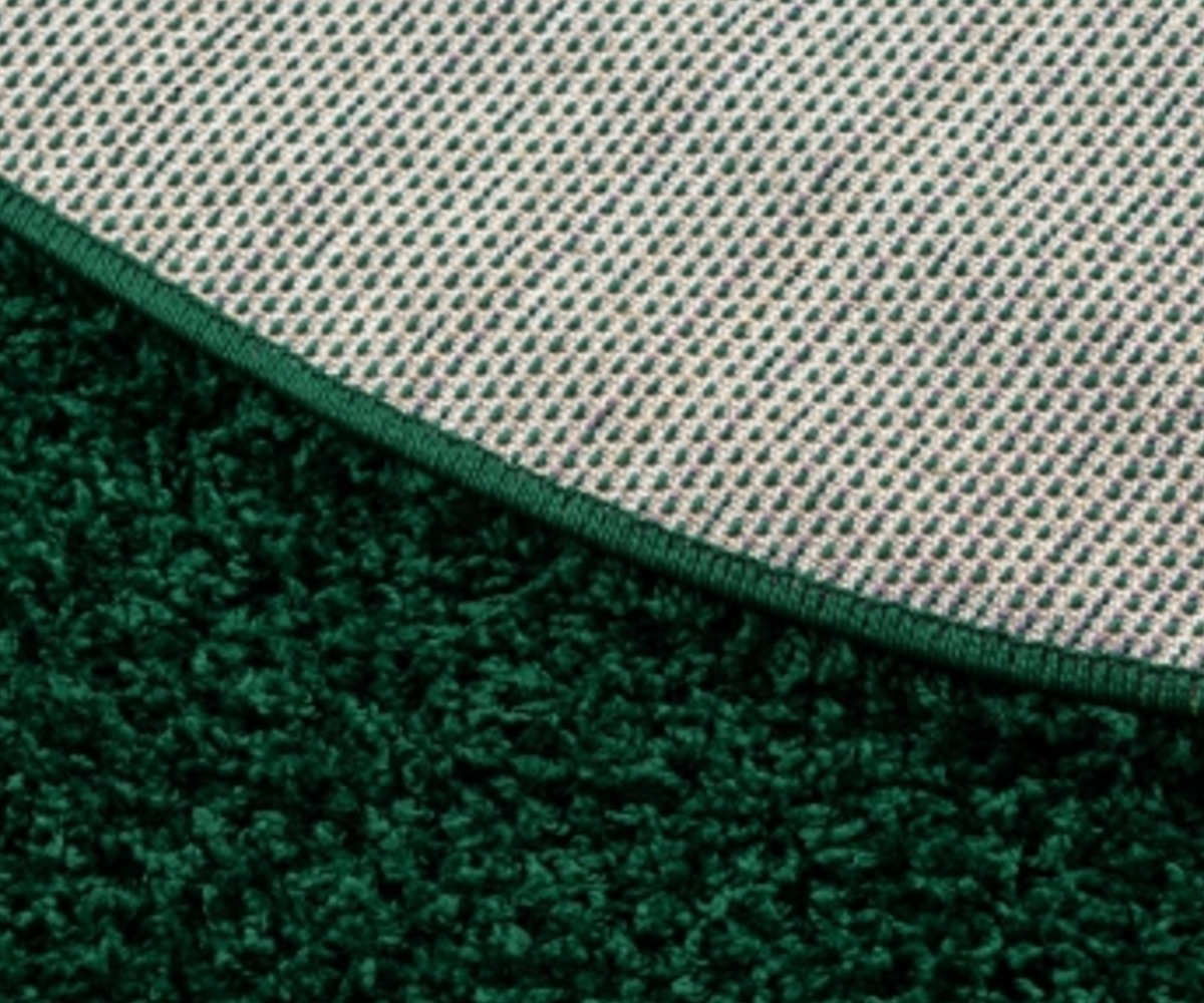 Ümmargune kohev vaip SOFFI, 50 mm tumeroheline, allosa detail, garantii stabiilsusele ja kvaliteedile.