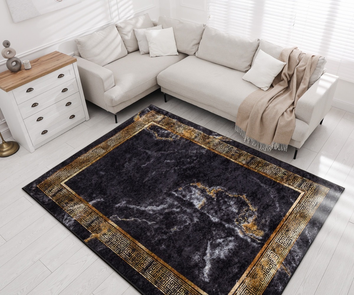 MIRO Marble pestav ja libisemiskindel elutoa vaip elutoas, koos mööbliga.