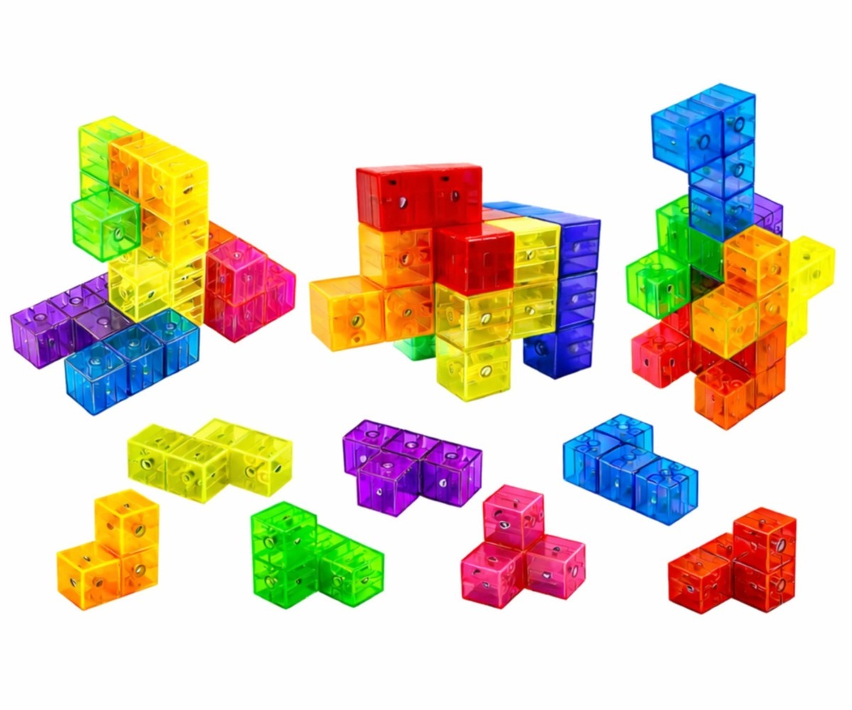 Magnetklotsid Magic Cubes kokku pandud erinevates struktuurides, 9 osa ja 156 ehitusülesannet.