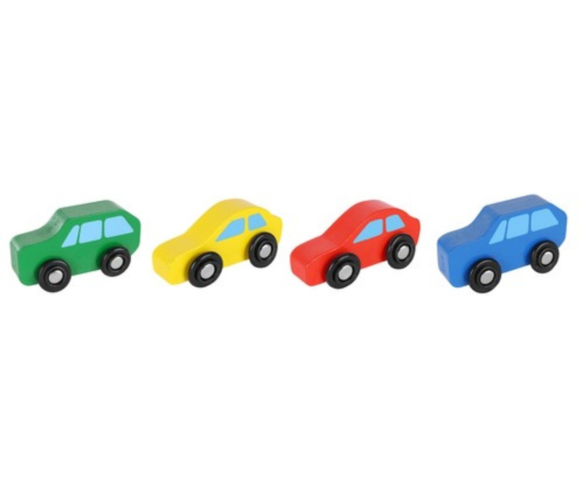 Lisaks puidust autotreilerile, mitmevärvilised autod puidust mänguasjana.