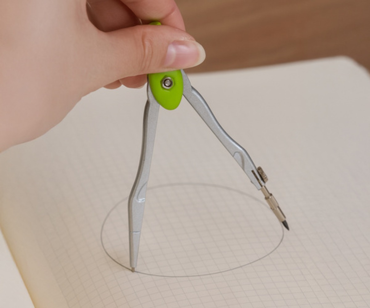 Sirkel joonistab ringi, Geomeetriakomplekt – sirkel