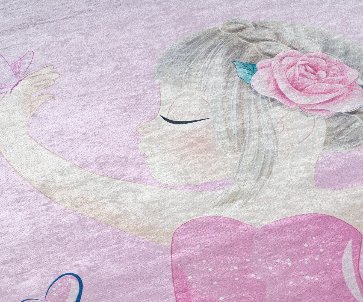 Lähedalt vaade Lastetoavaip BAMBINO Ballerina roosa detailidele ja baleriini näole.