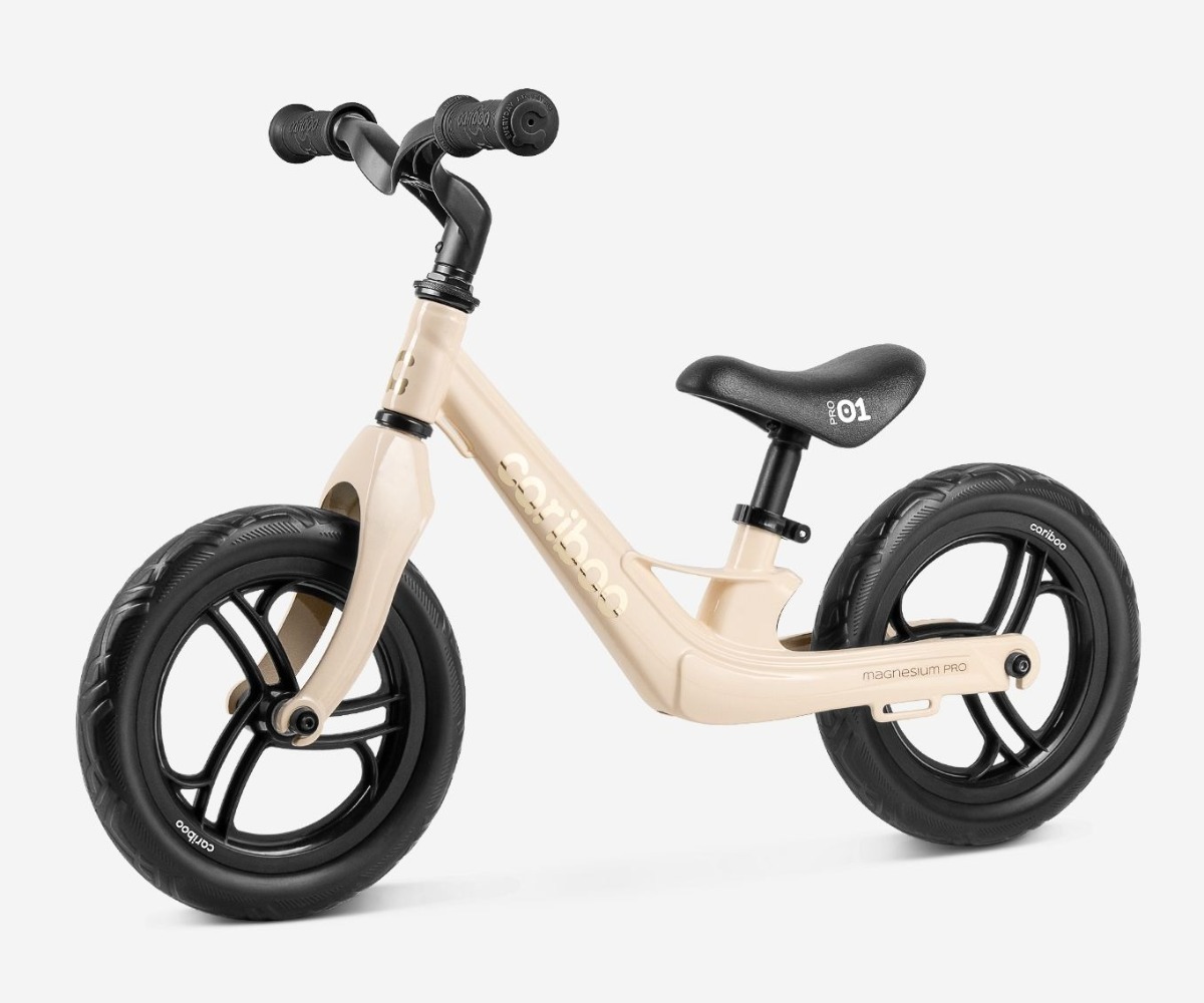 Cariboo Magnesium Pro jooksuratas – beež, detail lähedal vaade. Jooksuratta kerge raam ja mustad rattad.