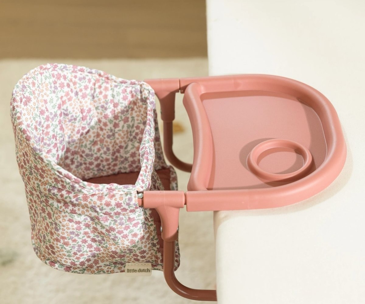 Detailne pilt Nuku söögitoolist Little Dutch – laua külge kinnitatav, nähtav toitmislaud.