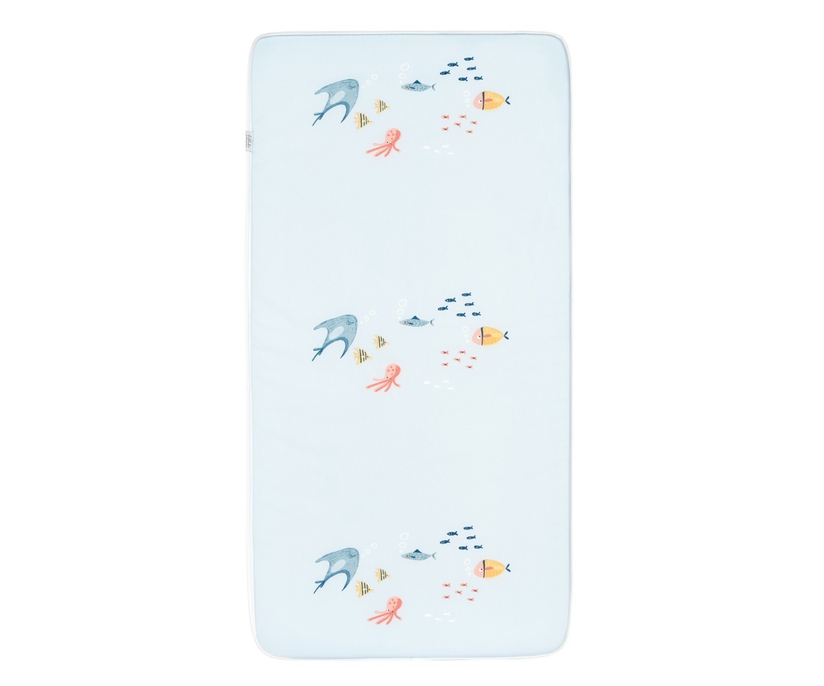Beebimadrats Fantasia 60×120×8cm - helesinine pealtvaates, kaunistatud kalade ja kaheksajalgedega sinisel taustal.