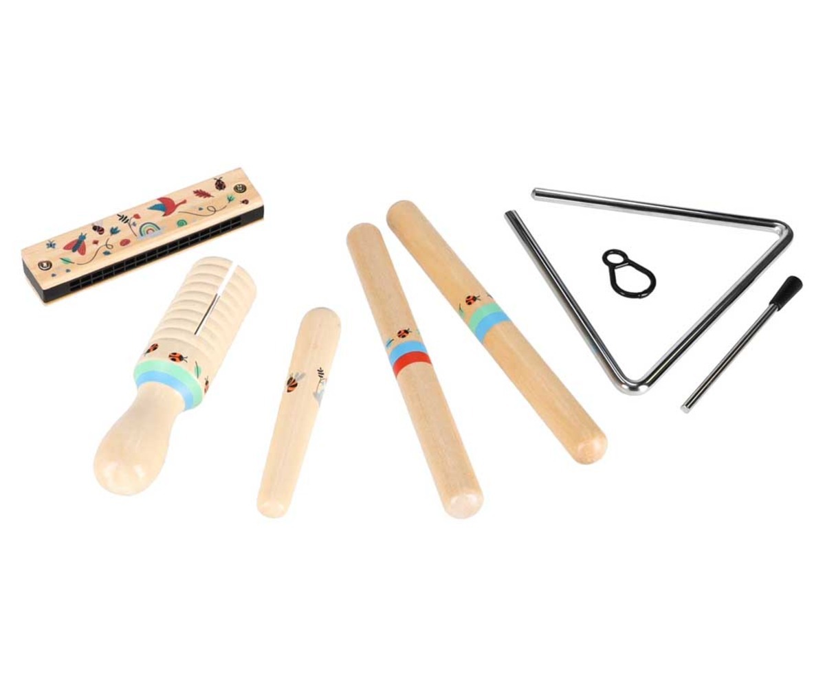 Puidust muusikainstrumentide komplekt lastele, miinimum detailidega instrumentide väljapanek.