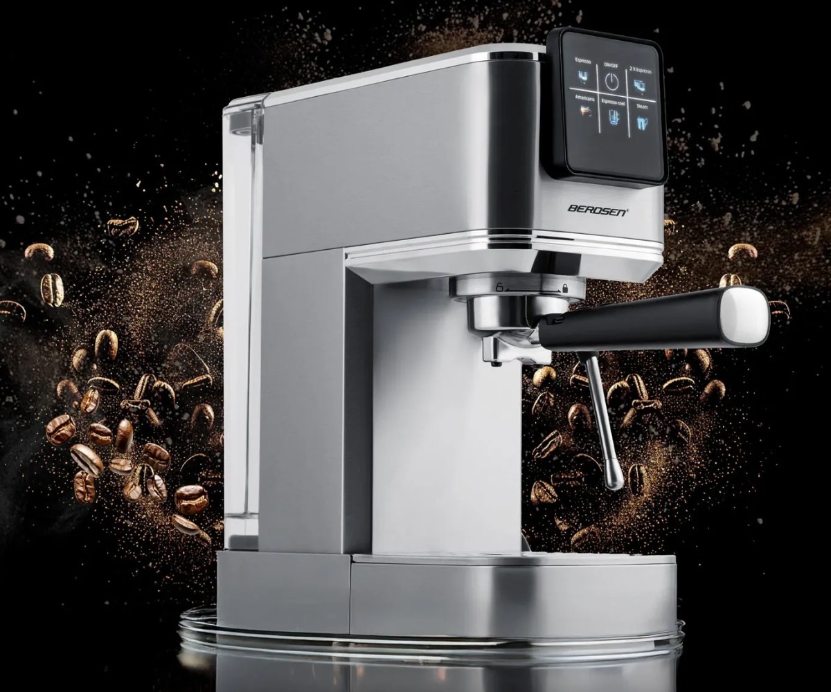 Espressomasin Berdsen BD-770, millel on 20 baari rõhk, hõbedane viimistlus ja modernne disain.