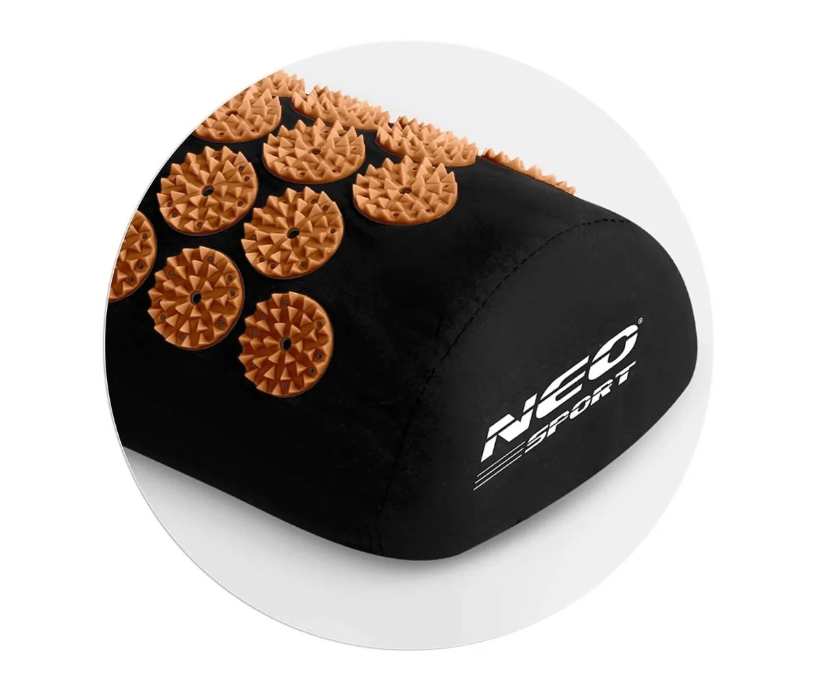 Akupressuurimatt padjaga Neo-Sport NS-901 pehmendus, must ja kuldne disain.