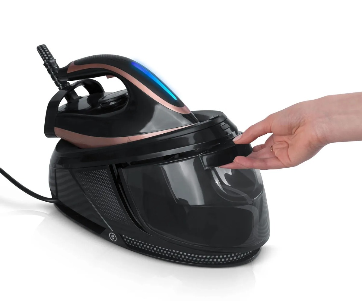 Aurugeneraatoriga triikraud 3000W Berdsen BD-334 vee paagi avamine, praktiline ja mugav