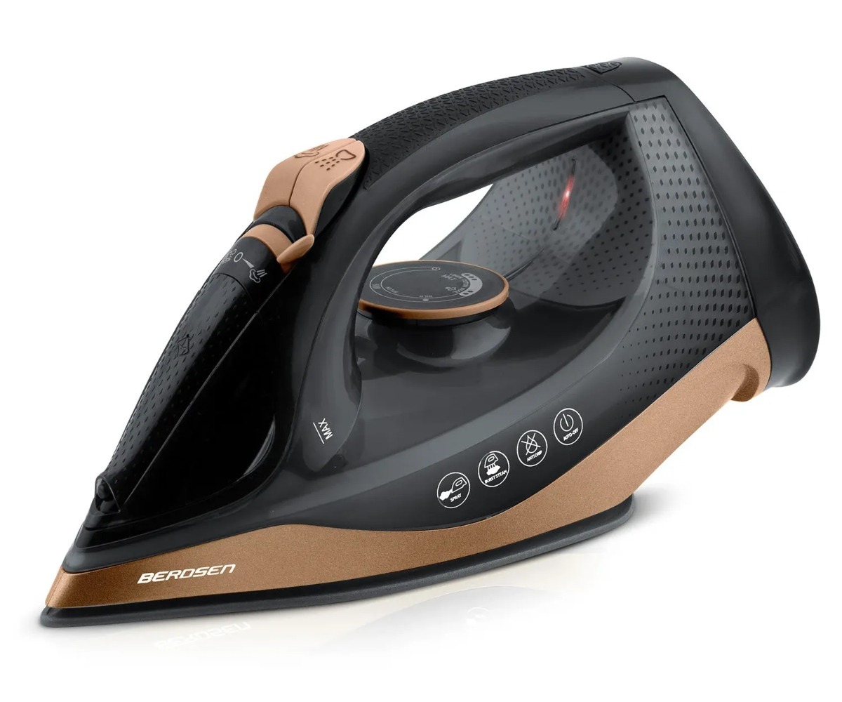 Juhtmeta aurutriikraud 2600W Berdsen BD-333 musta ja kuldse disainiga, millel on mugav käepide.