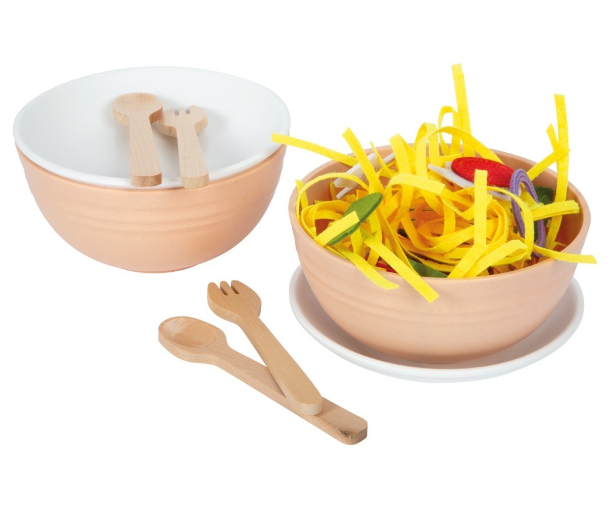 Pasta mängutoidu komplekt Small Foot (2+) sisaldab kausse ja söögiriistu kehast.