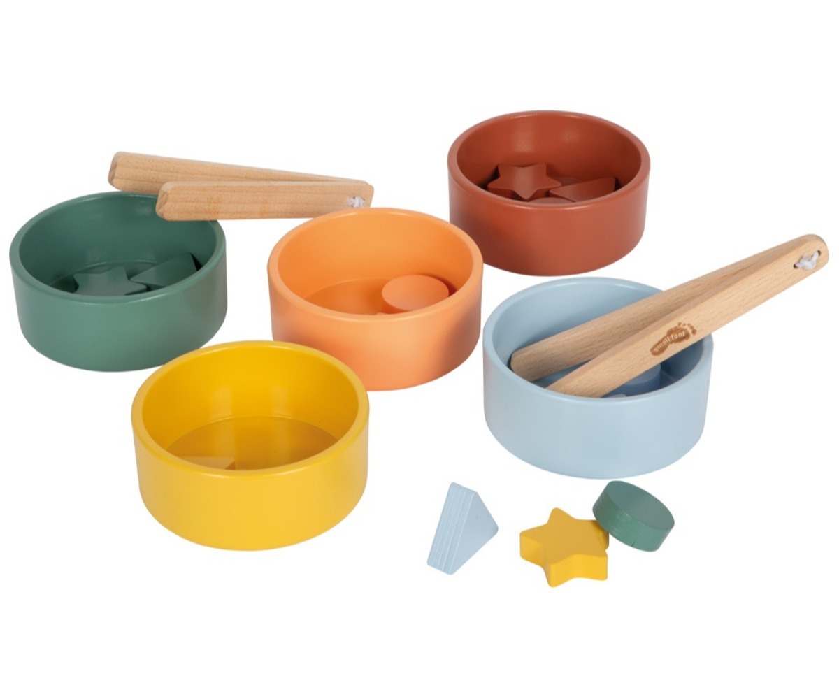 Montessori puidust sorteerimismäng tangidega Small Foot, koos erinevate värviliste kausside ja kujukestega.