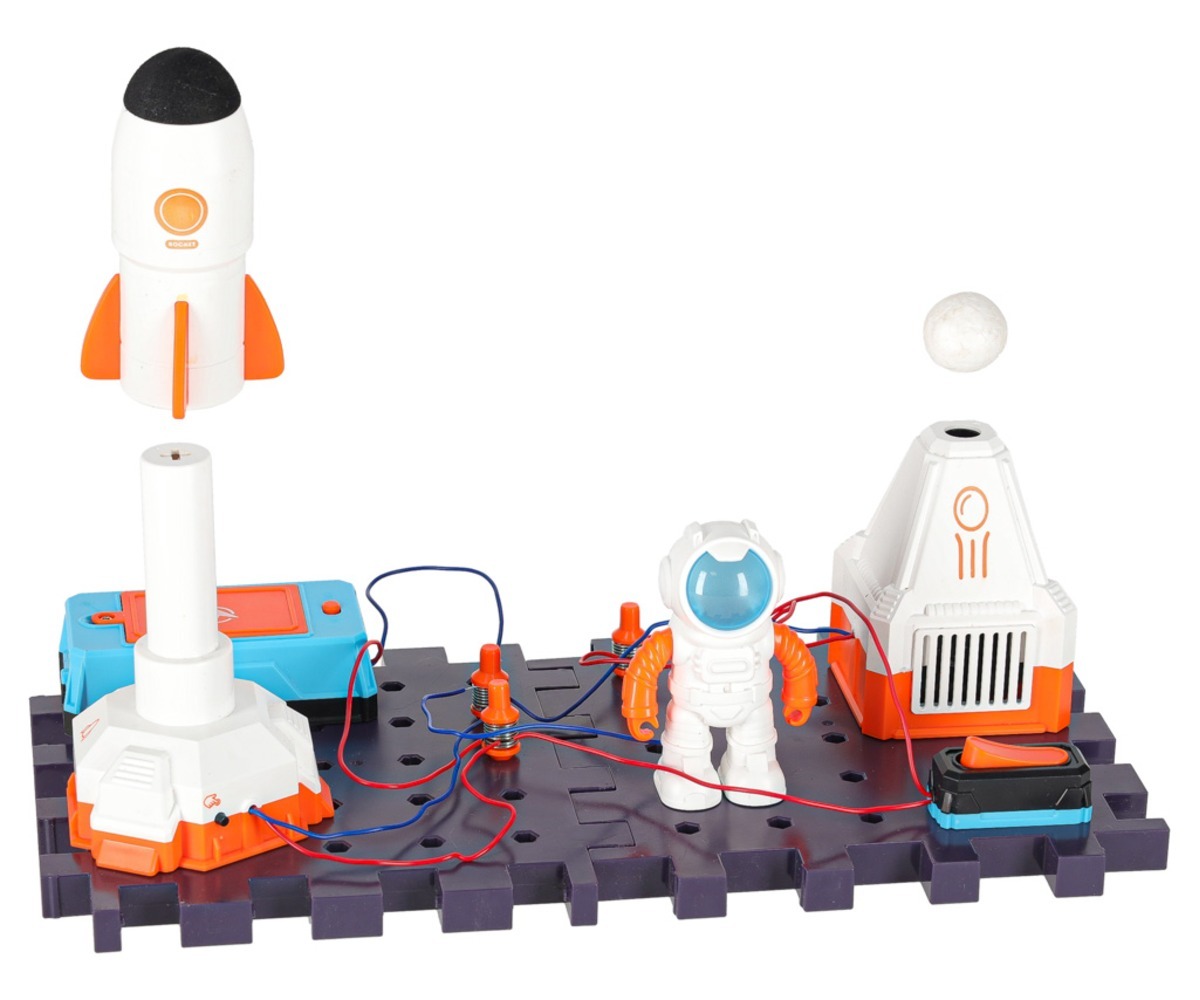 Kosmosejaam elektroonika katsekomplekt lastele, kus rakett ja astronaut on ühendatud juhtmetega.