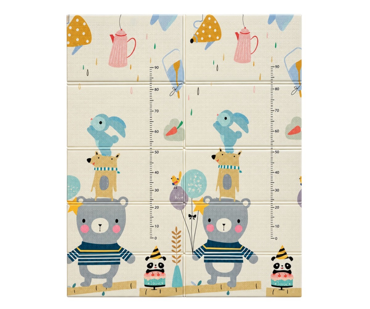 Kahepoolne kokkupandav mängumatt Panda ja Karu – 180×150cm, millel on värvikad loomade kujutised.