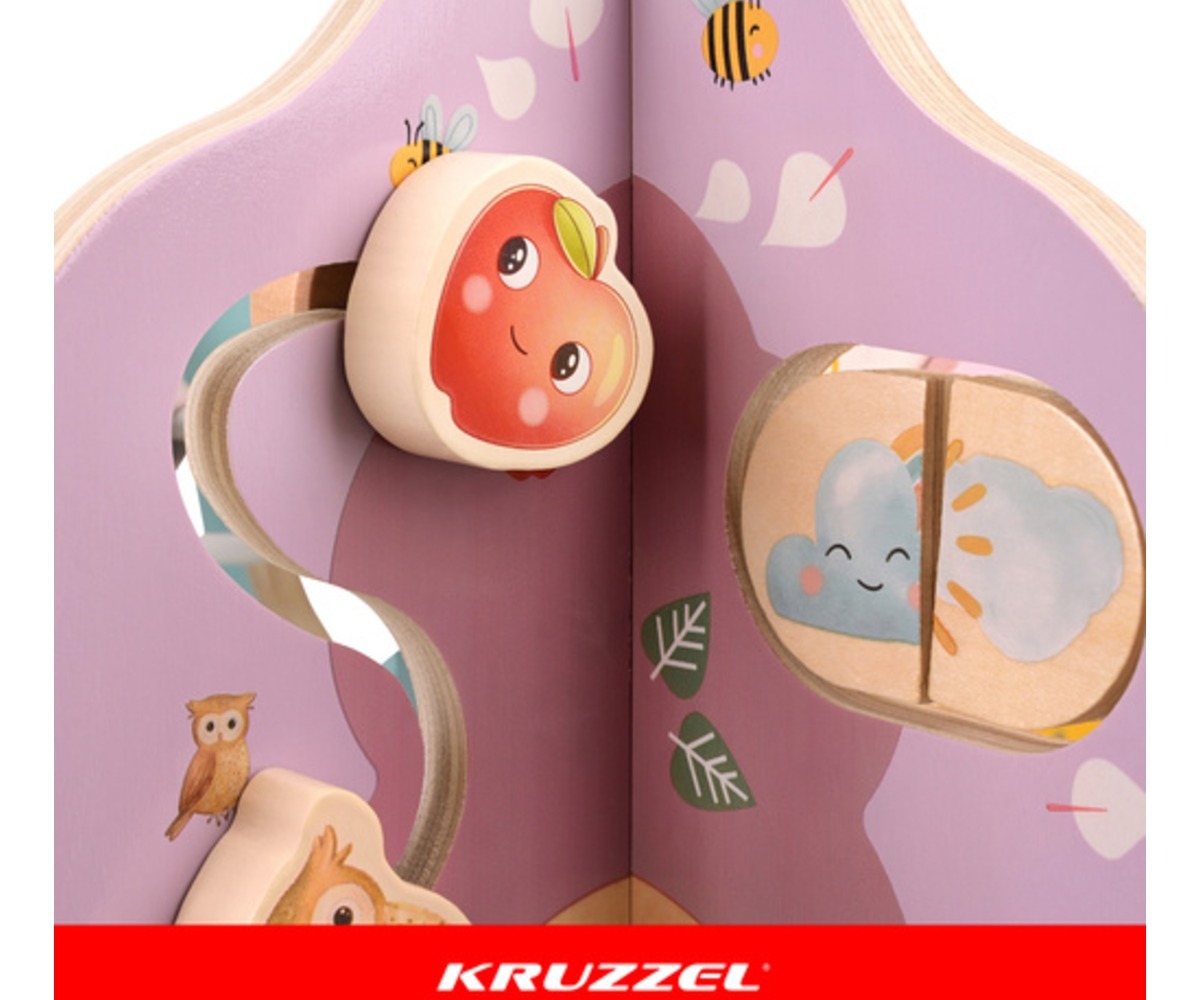 Interaktiivne element Kruzzel puidust arendavast tegevuspuust 10in1, mis kutsub lapsi avastama ja mängima.