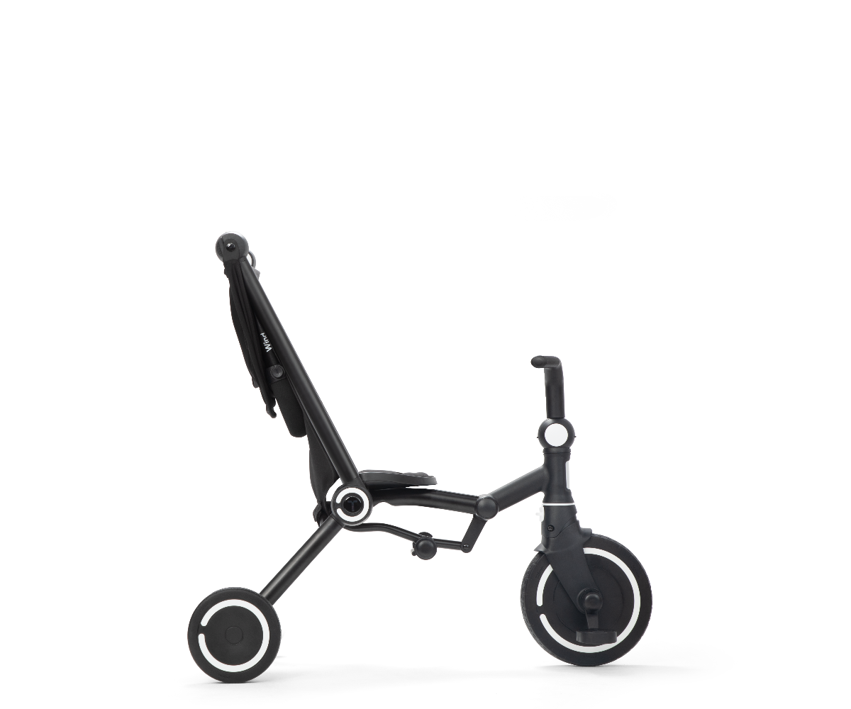 SmarTrike Wind kokkupandav kolmerattaline käru – must, nähtuna külgvaates, näitab selle modernset disaini.